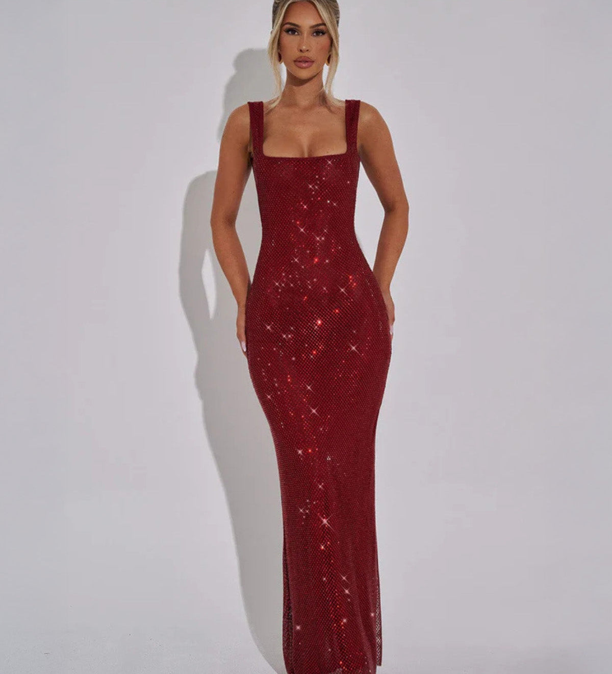 Vestido de Festa com Decote Quadrado Ornamental