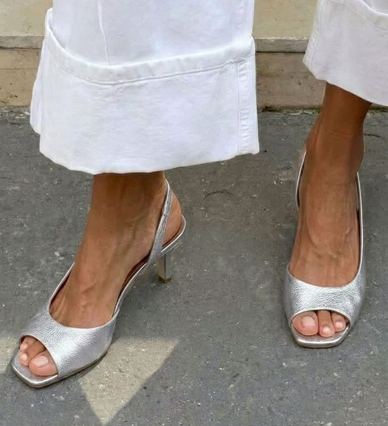 Justina - Sapatos Slingback em Metalizado Ouro