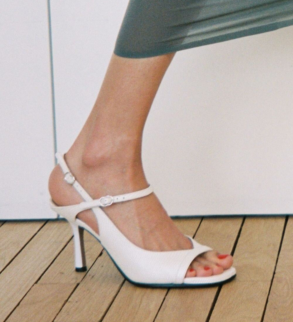 Denise - Saltos Slingback Preto