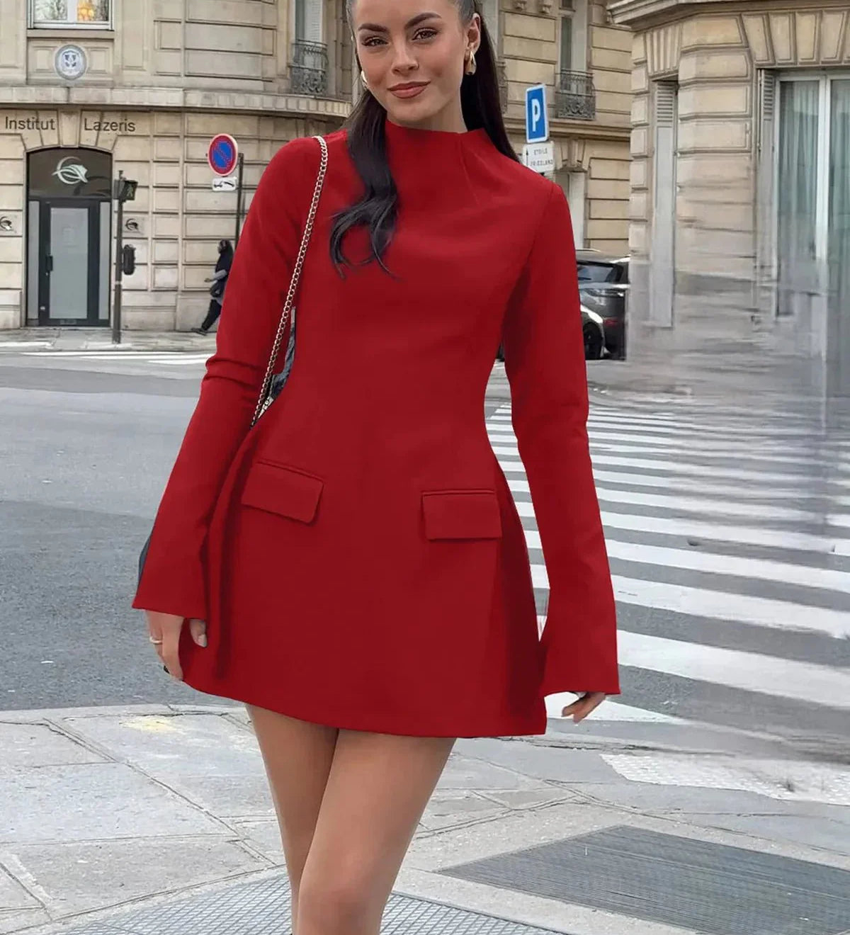 "Vestido Mini Estruturado em A" could be rewritten as "Vestido Mini com Silhueta Estruturada em A".