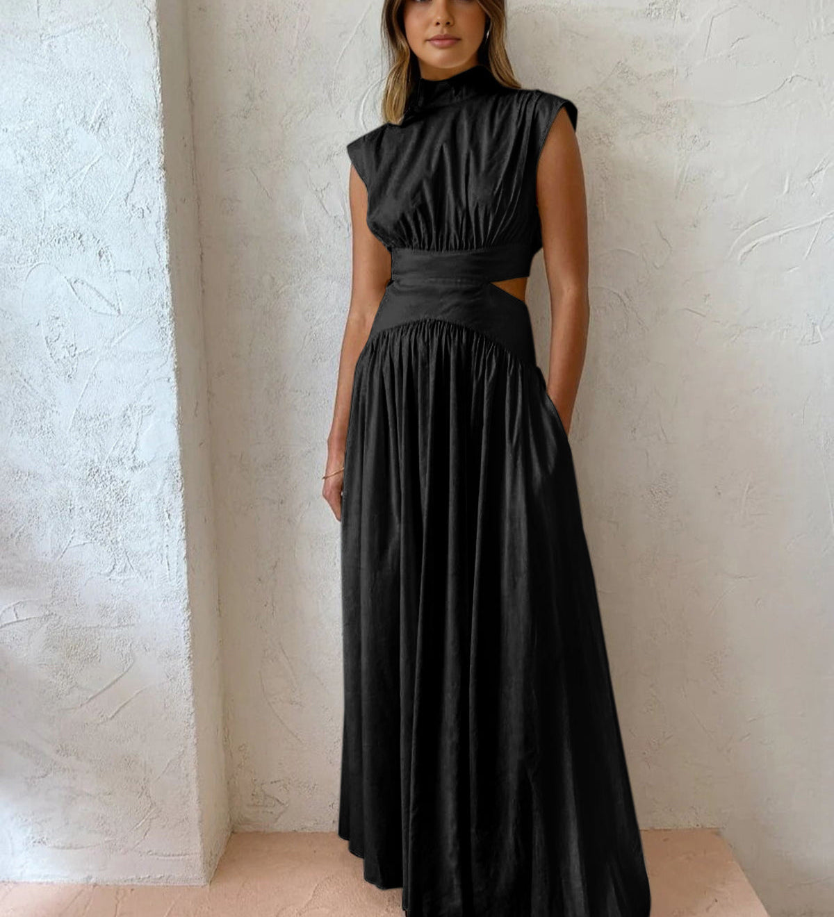 Vestido Maxi Sem Mangas com Detalhes Recortados