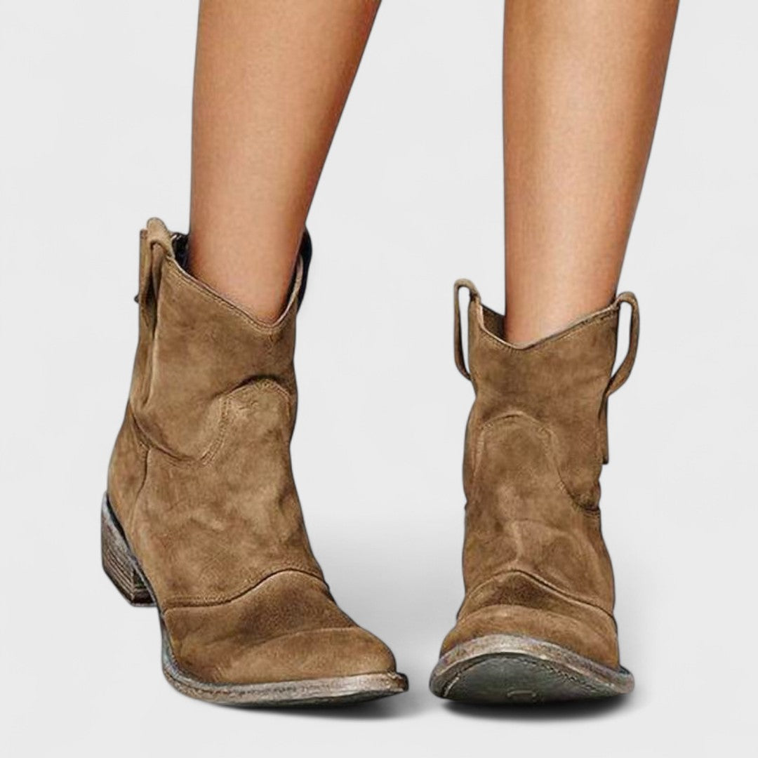 Carolina - Botins elegantes e atemporais