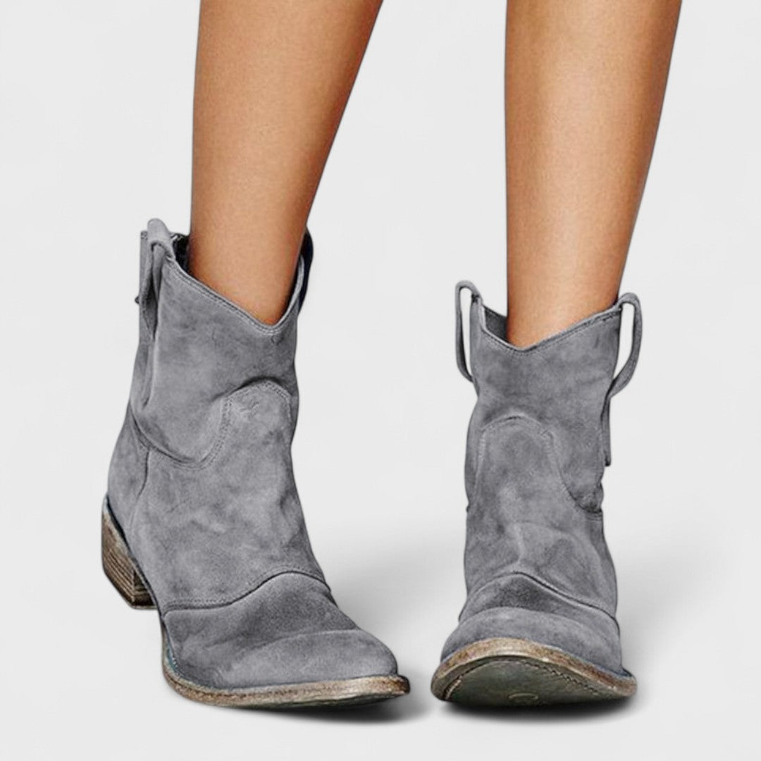 Carolina - Botins elegantes e atemporais
