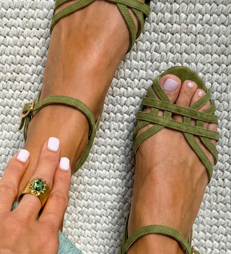 Hilda - Sandálias em Camurça Ouro